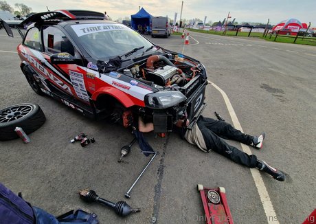 巨大な天然おっぱいオンリーファンズ ホット裸 画像