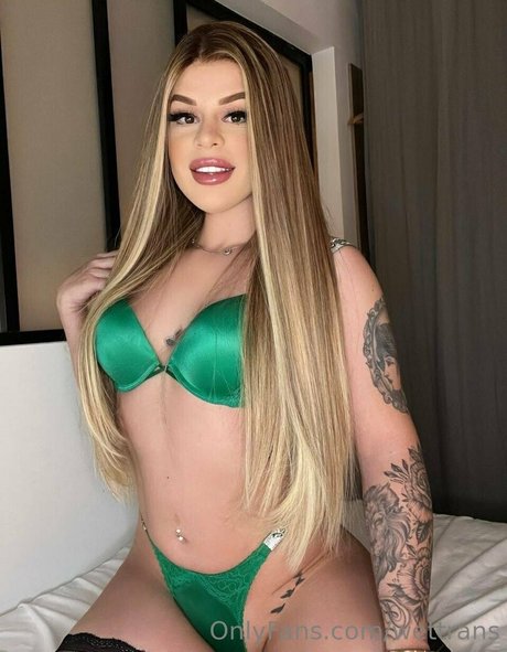 wettrans エロティックなスター 写真