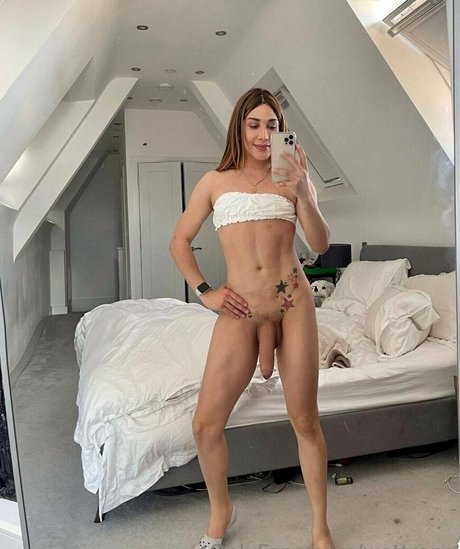 ルビーオンリーファン セクシーヌード 画像