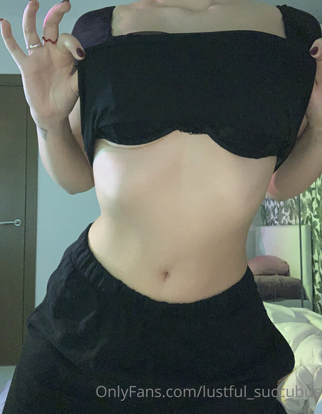 lustful succubus ヌード女優 写真