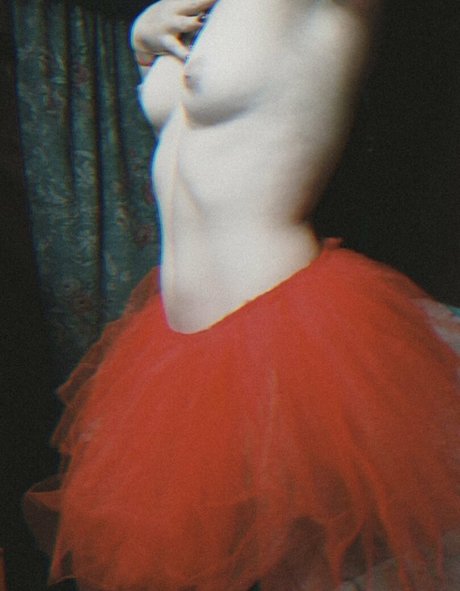 大きなお尻と巨乳のオンリーファンズ アートヌード 画像