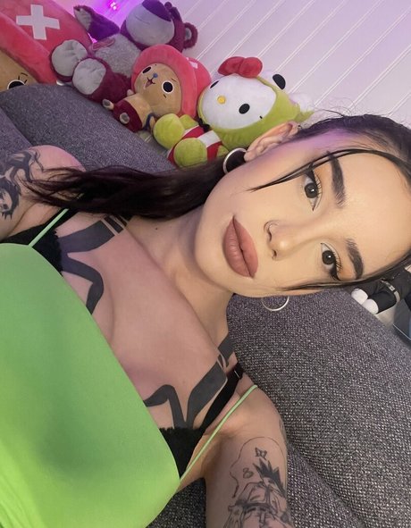 Zeliahxo ポルノモデル 写真