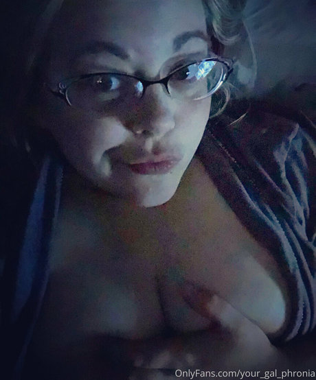 yourgalphronia ポルノスター アート 画像