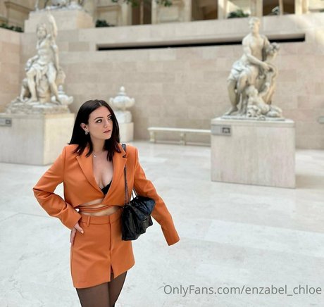 18歳のオンリーファンズ ポルノ 写真