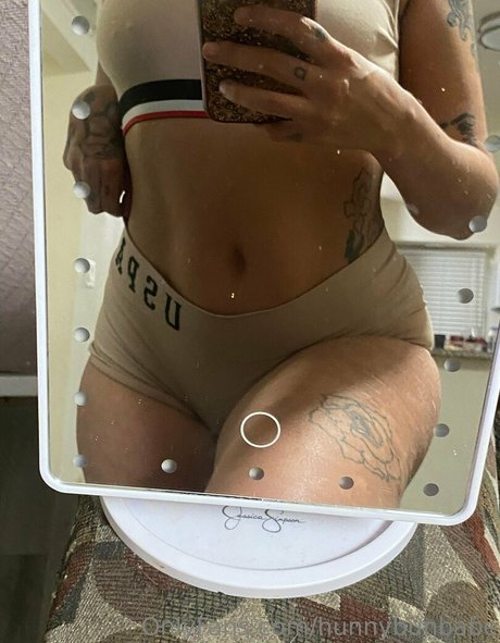 hunnybunbabe 裸のスター 画像