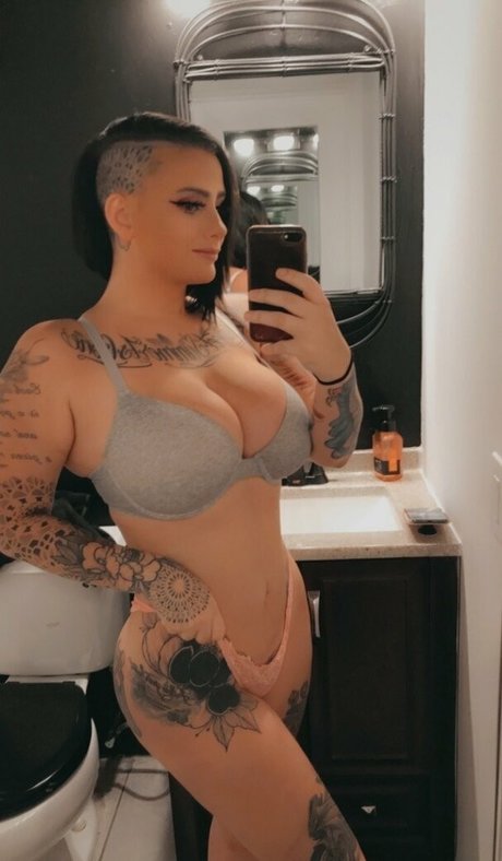 熟女クーガーオンリーファンズ 無料セクシー 写真