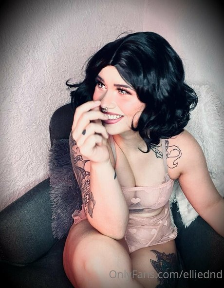 赤毛の熟女オンリーファンズ えろ 写真