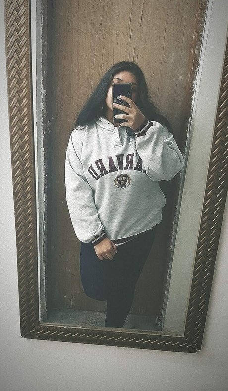 Shay Bongiovi 裸の女優 写真