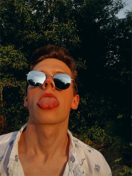 SaturnWilliams セクシーモデル 写真