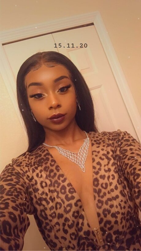 アナル舐めオンリーファンズ ポルノグラフィック 写真