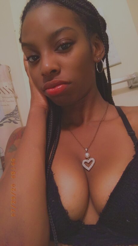 Dallas_ 裸のポルノスター 画像