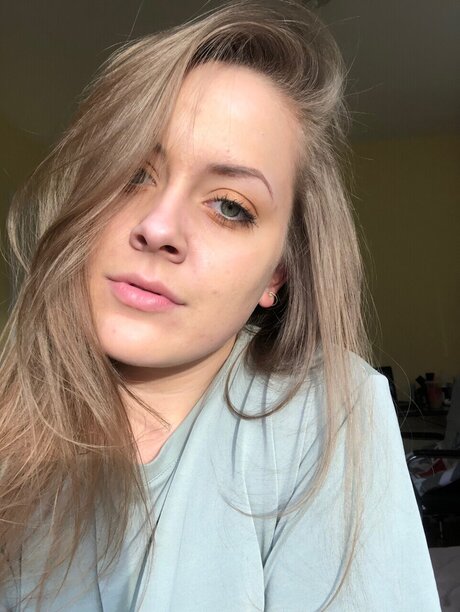 Lynnii ヌードモデル 写真