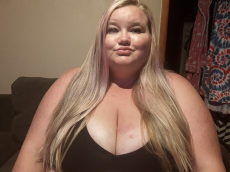 ピアス乳首オンリーファンズ セックス 画像