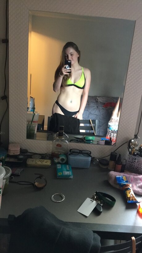 Emmy_ ホット女優 写真