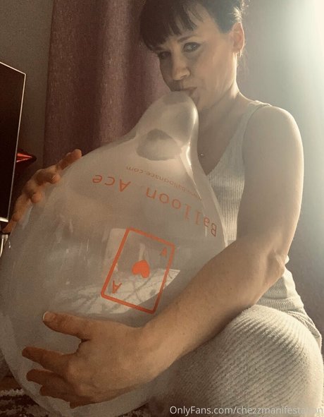 巨乳ティーンオンリーファンズ 無料エロ 画像