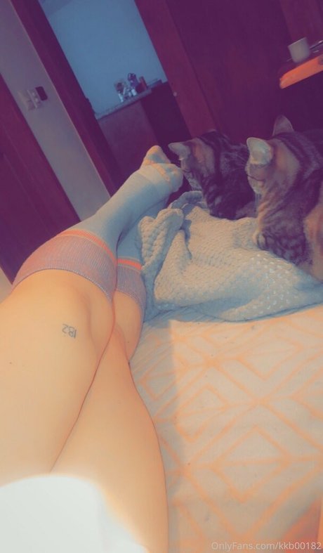 kkb00182 女優 写真