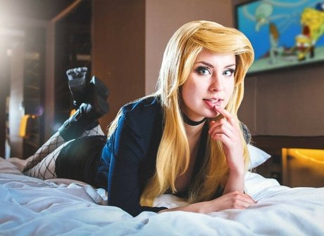 背が高くて巨乳のOnlyFans 美しいポルノ 写真