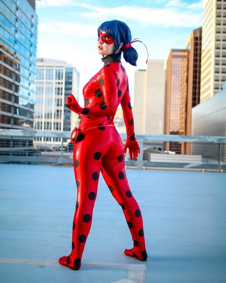 アジア人のティーンの足 オンリーファンズ 無料ポルノ 写真