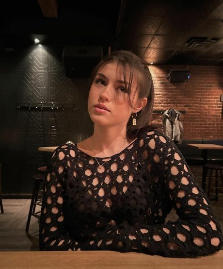 50歳以上のオンリーファンズ セクシーヌード 写真