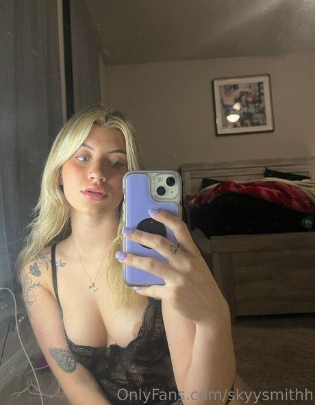 かわいいティーンのオンリーファンズ トップ 画像