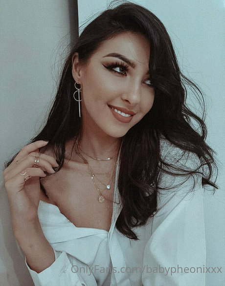 18歳のオンリーファンズ アートポルノ 写真