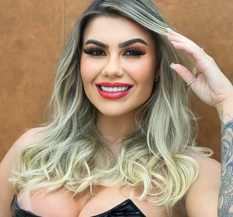 2024年のトップOnlyFans ヌード 画像