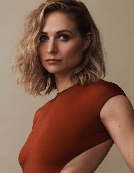 Niamh Algar 美しいモデル 画像