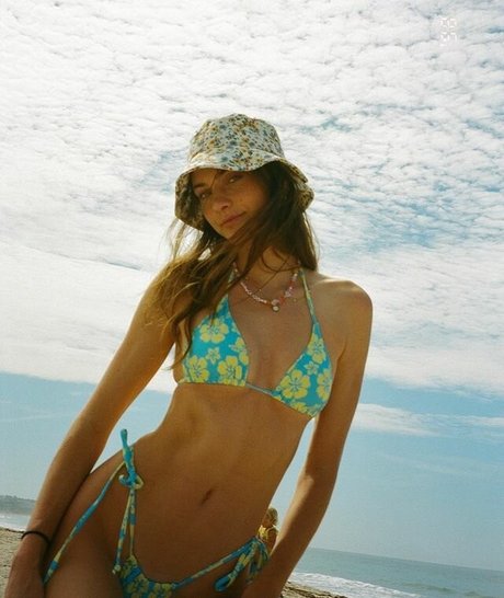 Emily Hall ホットモデル アーカイブ