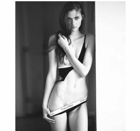 Emily Hall 美しいスター 写真