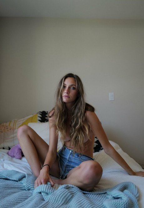 Emily Hall アダルトスター 画像