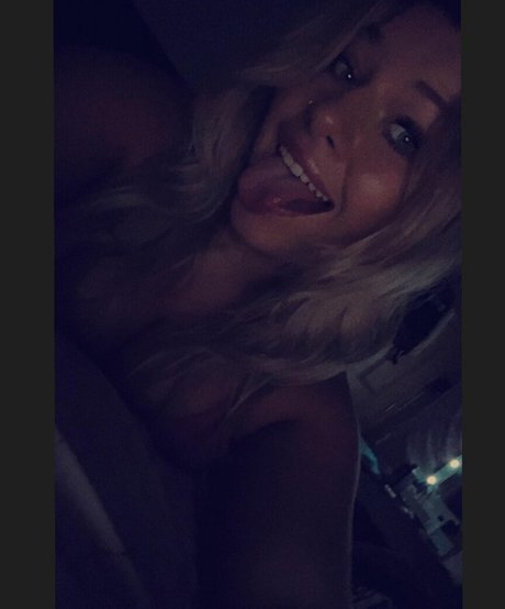 Mackenzie Spohn ヌードモデル 写真