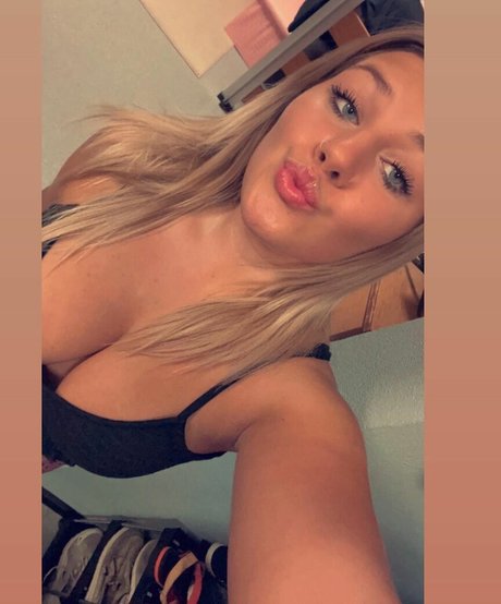 Mackenzie Spohn セクシーモデル 画像