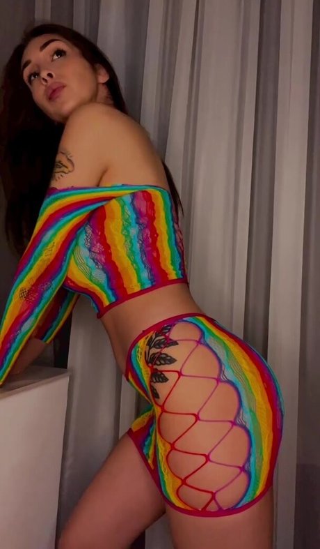 aisultana ヌードモデル 写真