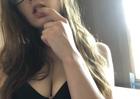 小人の裸OnlyFans ポルノグラフィック 画像