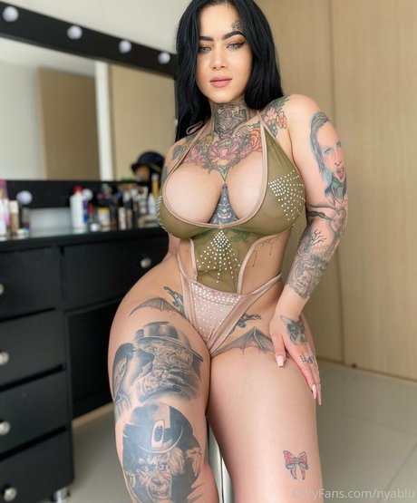 痩せたティーンのオンリーファンズ アダルト無料 写真