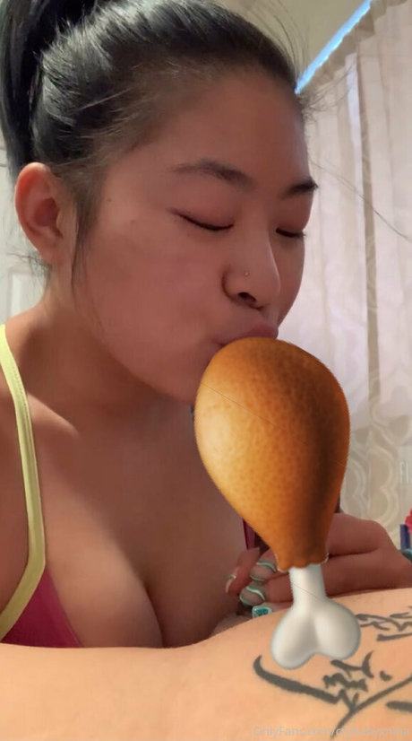 Crybabyxnina 裸のモデル 写真