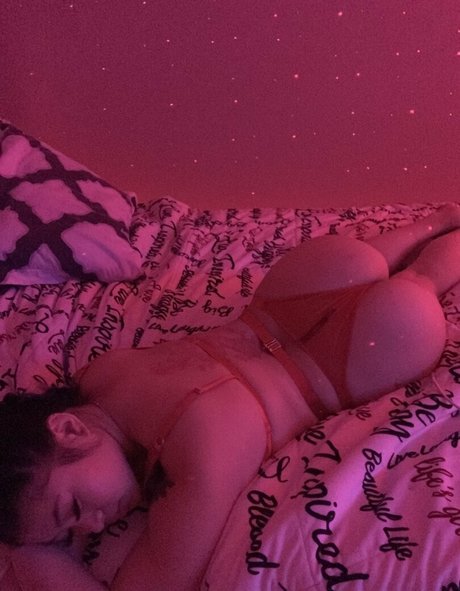 Crybabyxnina 美しい女優 画像