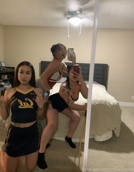 Crybabyxnina xxxモデル 写真