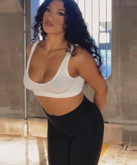 Tamia J ホットなモデル 写真