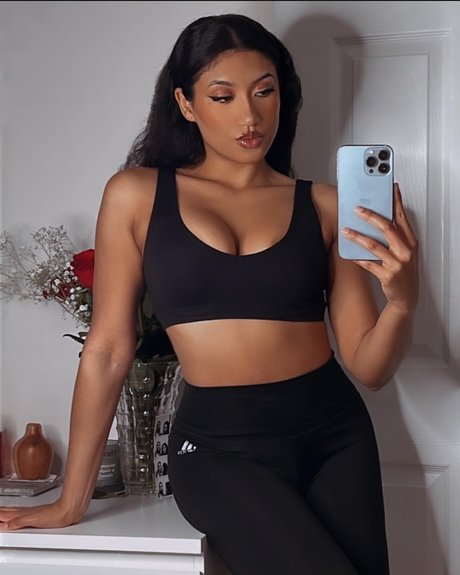 Tamia J 裸のモデル ギャラリー