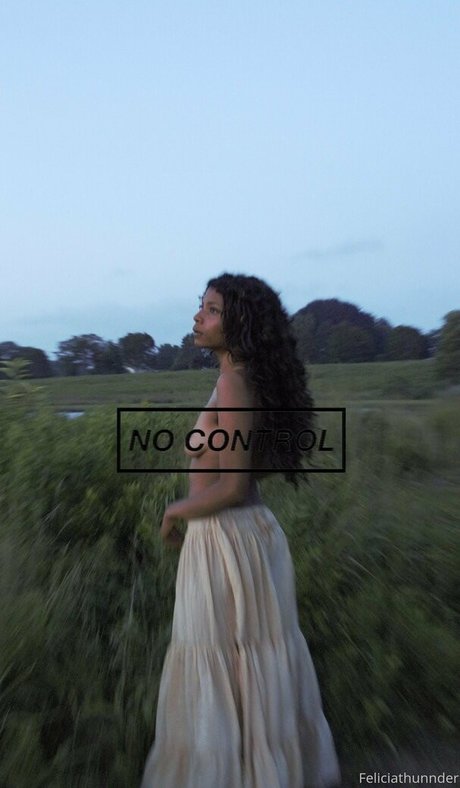 大学生のオンリーファンズ アートポルノ 写真