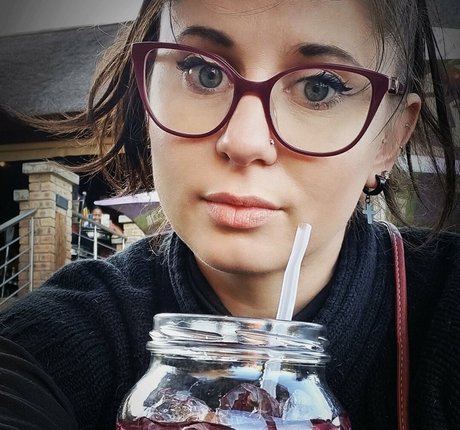 Nadia Bratke 無料スター アーカイブ