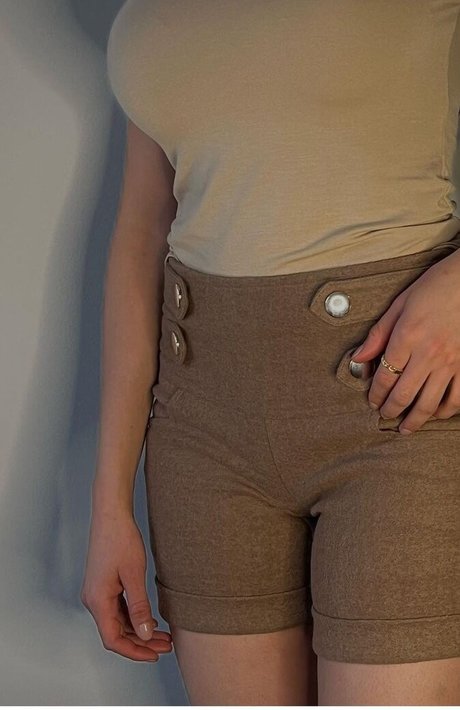 Daniela Derly ヌードスター 画像