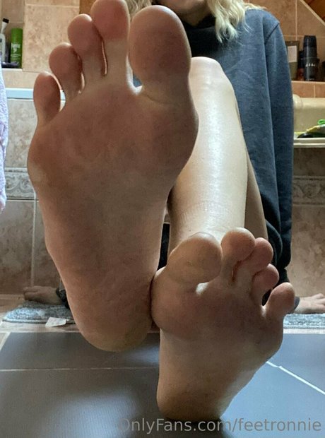 feetronnie アダルトスター 写真