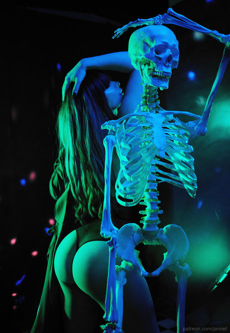 痩せたティーンのオンリーファンズ アート裸 写真