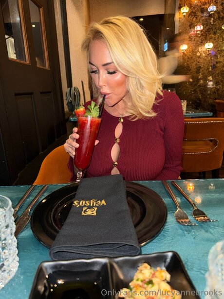 クリスマスヌードOnlyFans アートポルノ アーカイブ