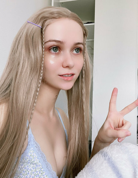 Rachel Blossom 高品質モデル 写真