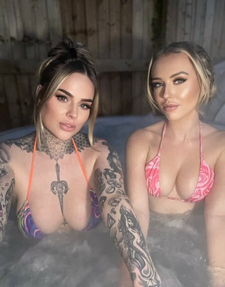 Charlotte Clark ヌードモデル 画像