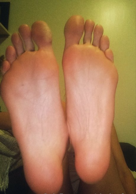 clarita feet 可愛いモデル 画像