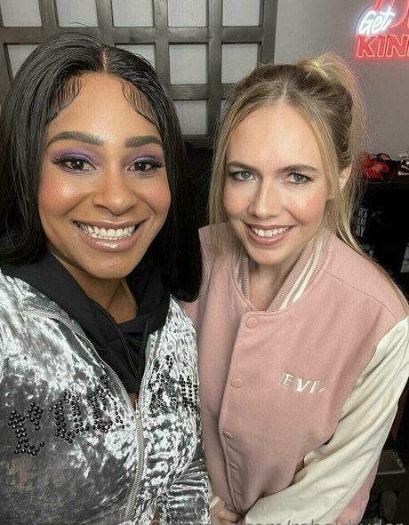 アナル熟女OnlyFans ポルノグラフィック 写真